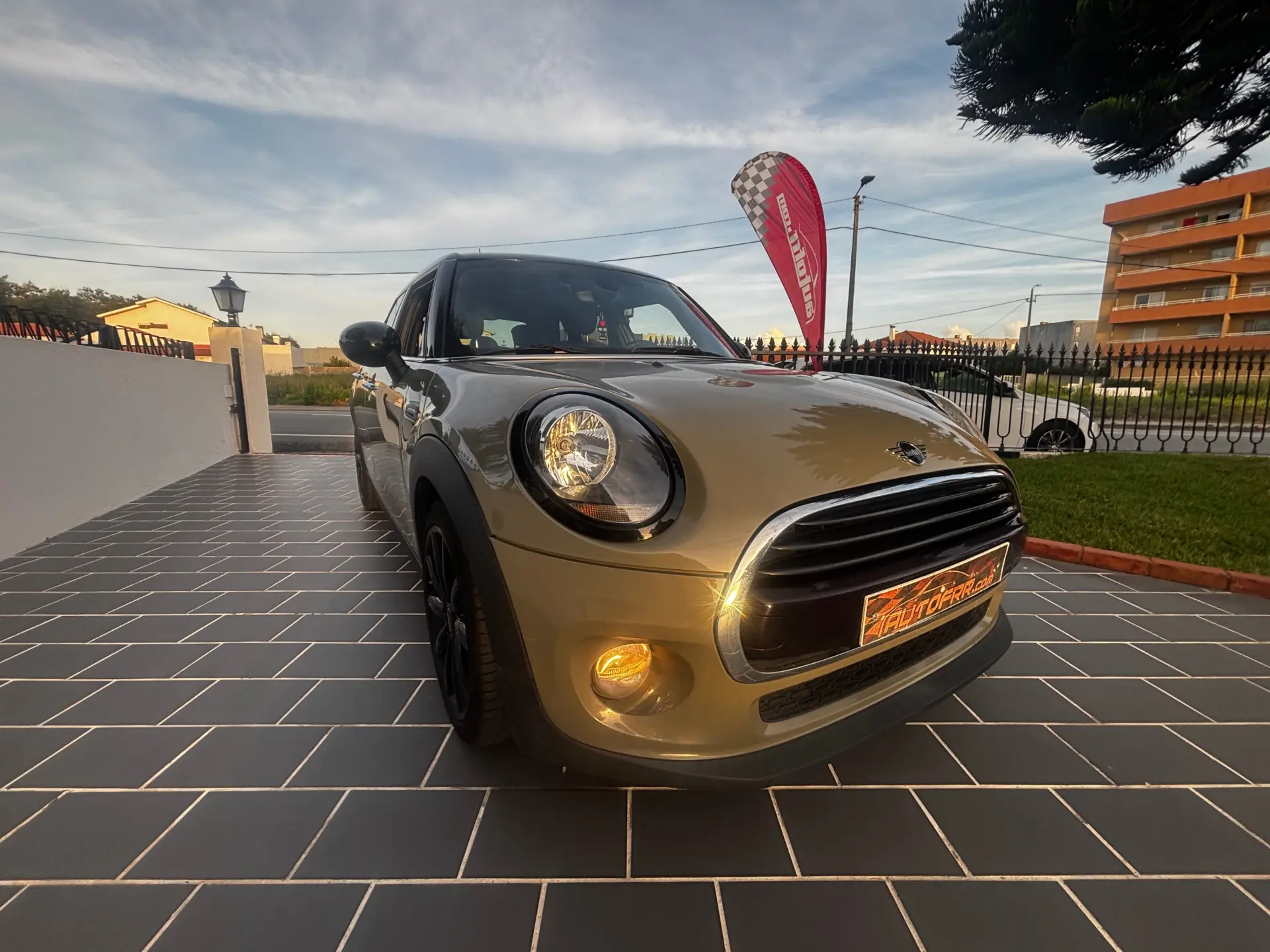 MINI 5 Portas Cooper Premium Yours Auto 33