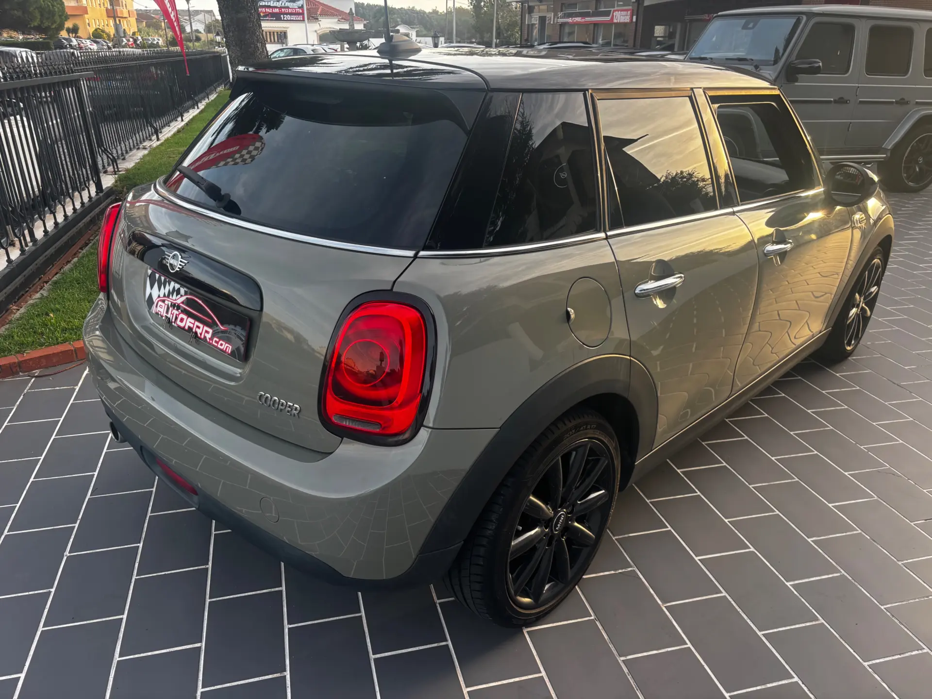 MINI 5 Portas Cooper Premium Yours Auto 27