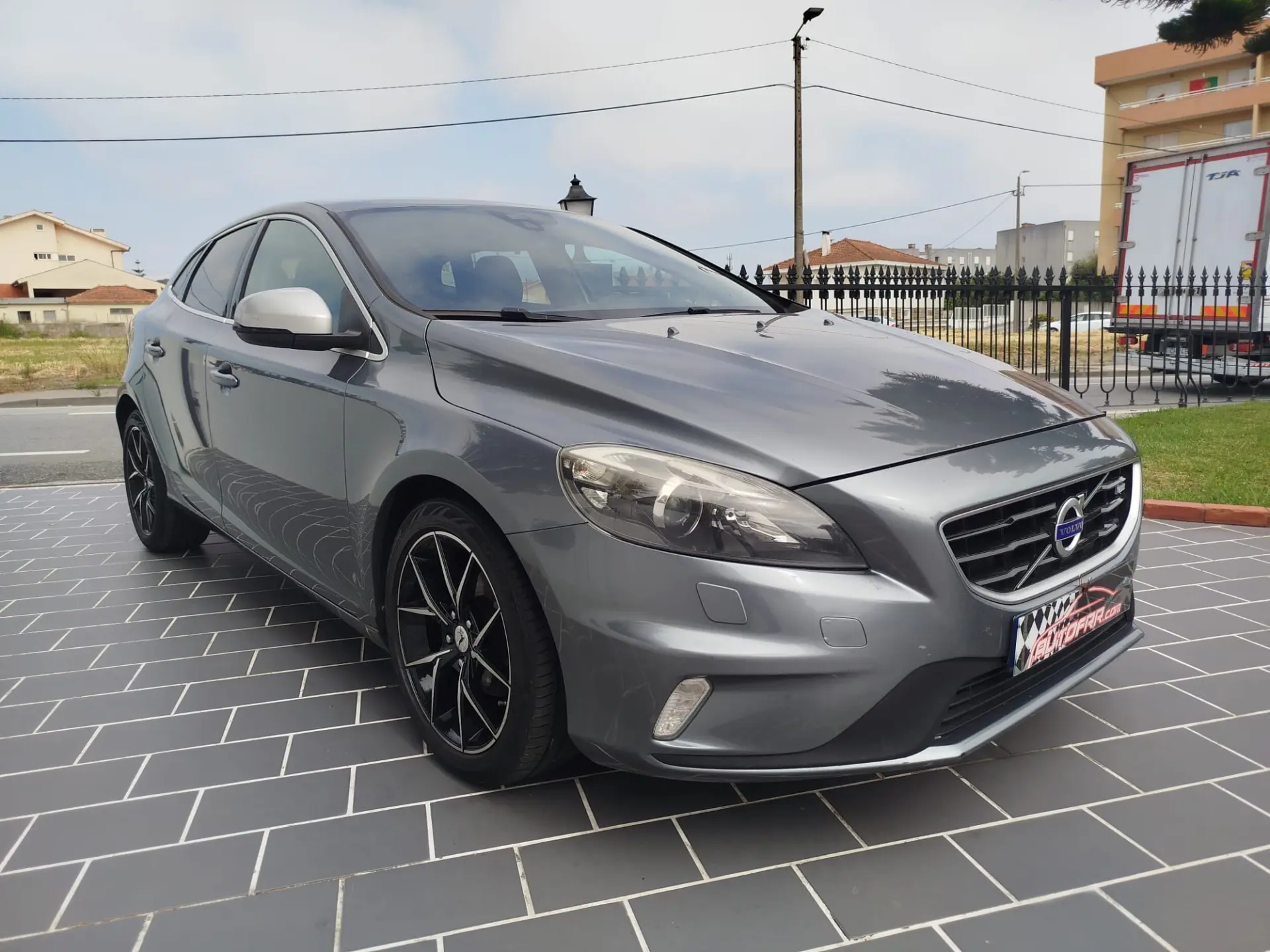 Volvo V40 2.0 D4 R-Design Summum 16