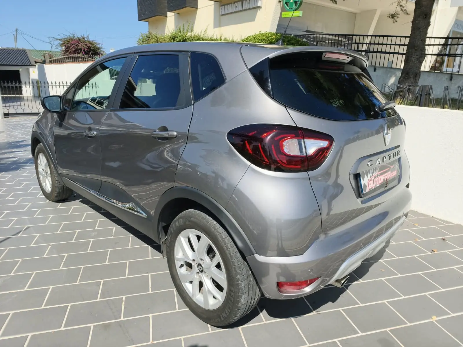 Renault Captur 1.0 TCe Exclusive 4