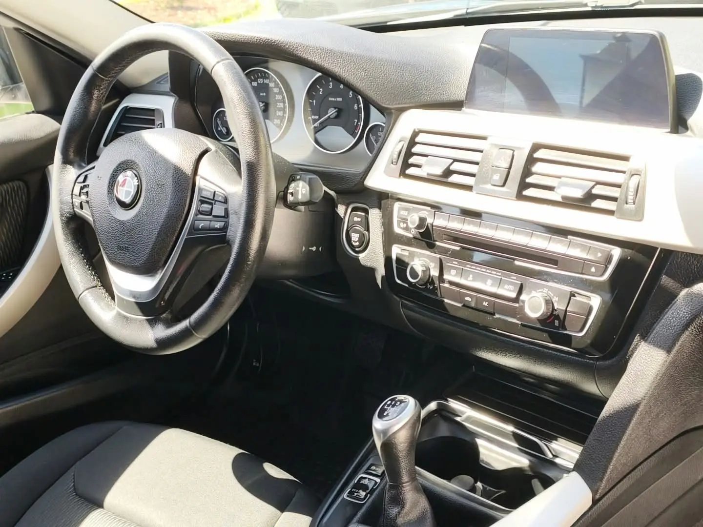 BMW 318 i Sport Line 25