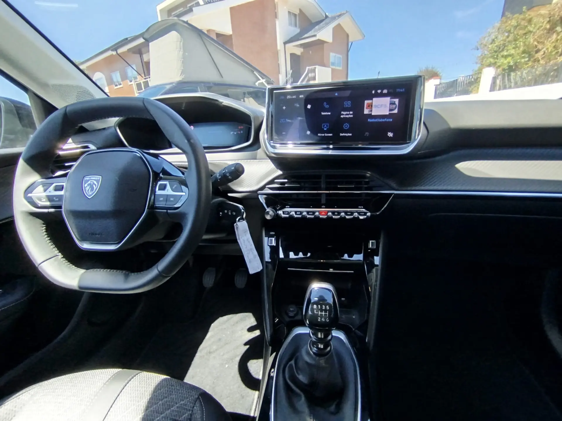 Peugeot 208 32