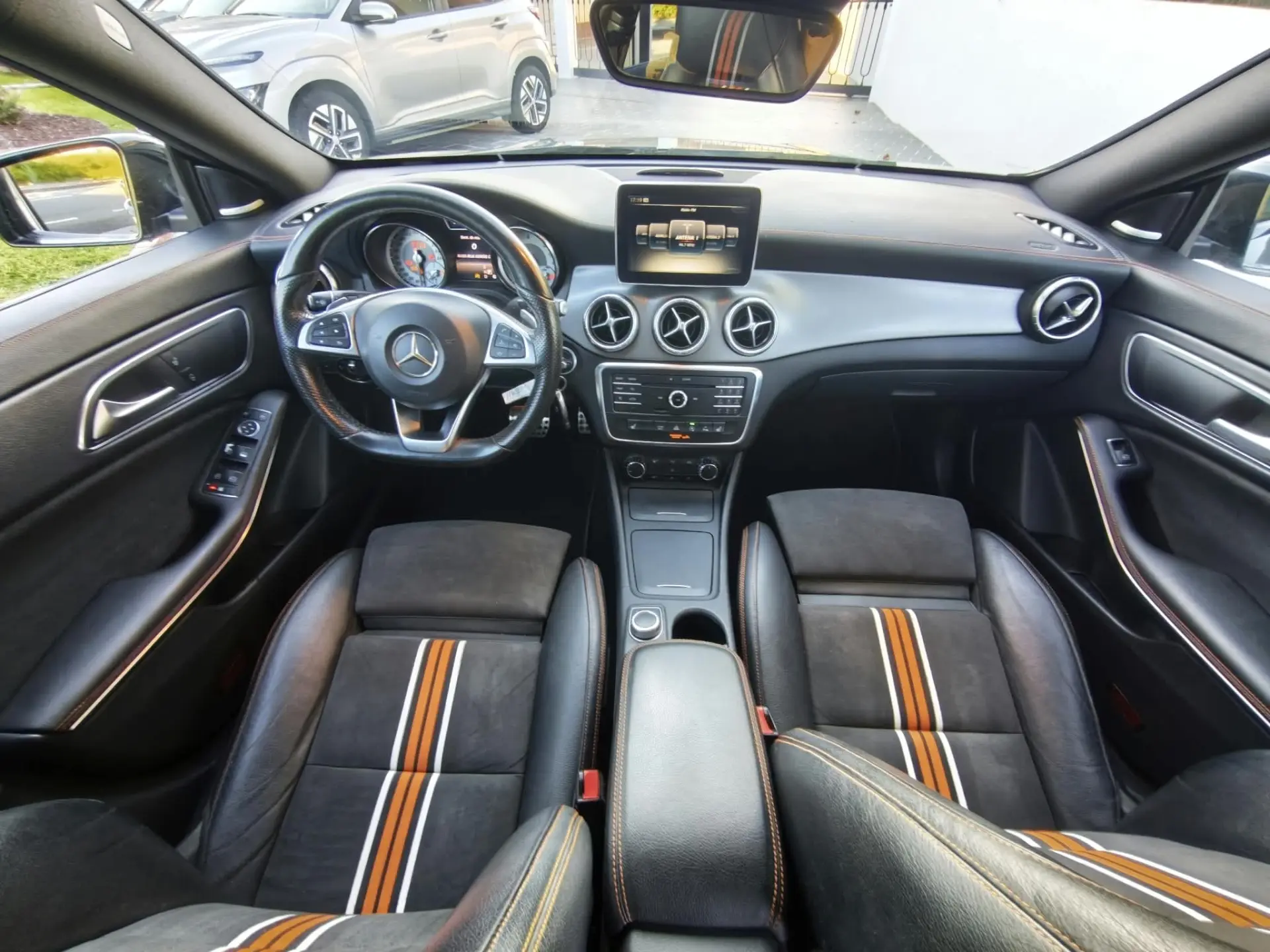 Mercedes-Benz CLA 220 (CDI) d 4Matic 7G-DCT Orange Art Edition 4