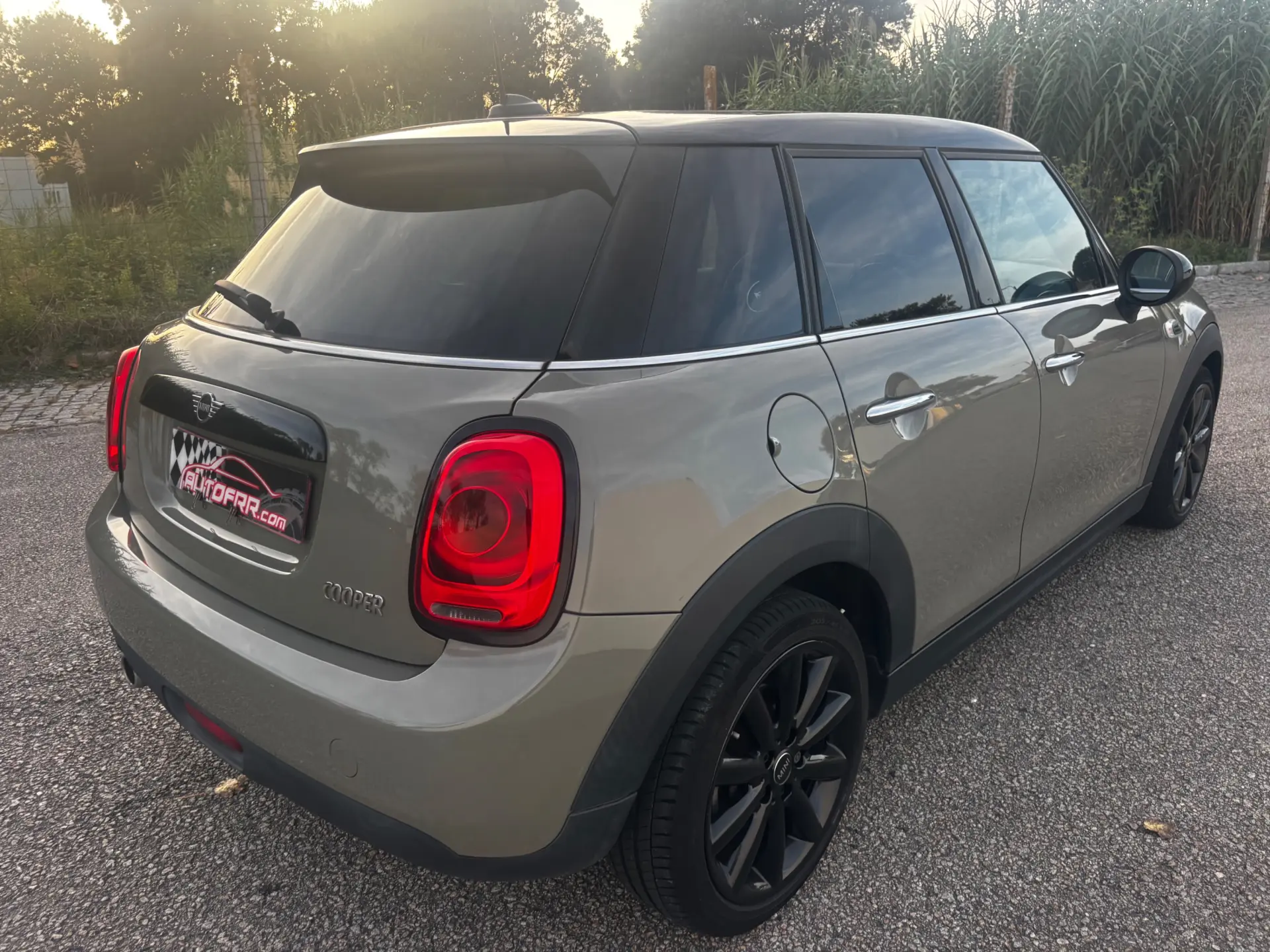 MINI 5 Portas Cooper Premium Yours Auto 11