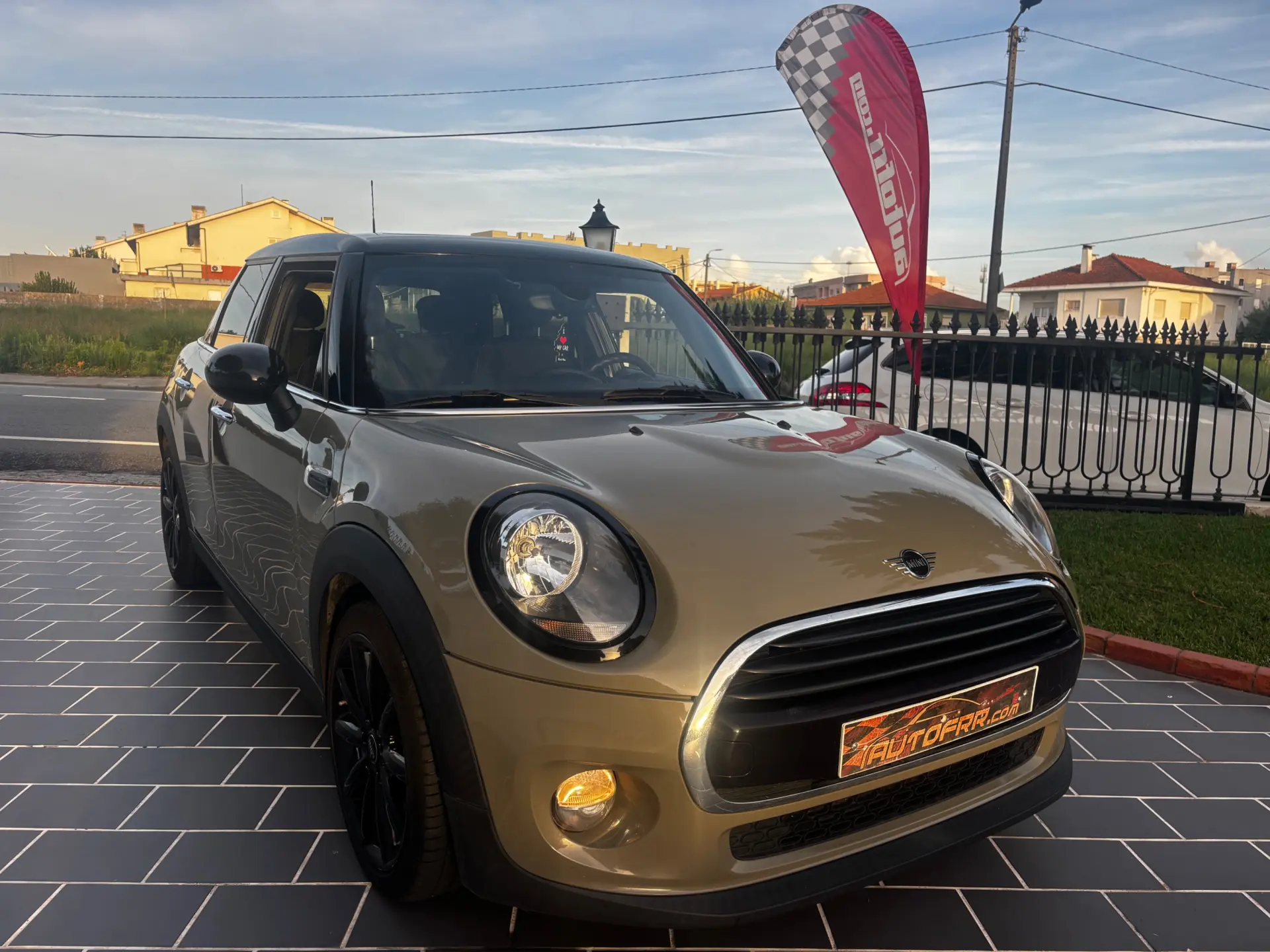 MINI 5 Portas Cooper Premium Yours Auto 35
