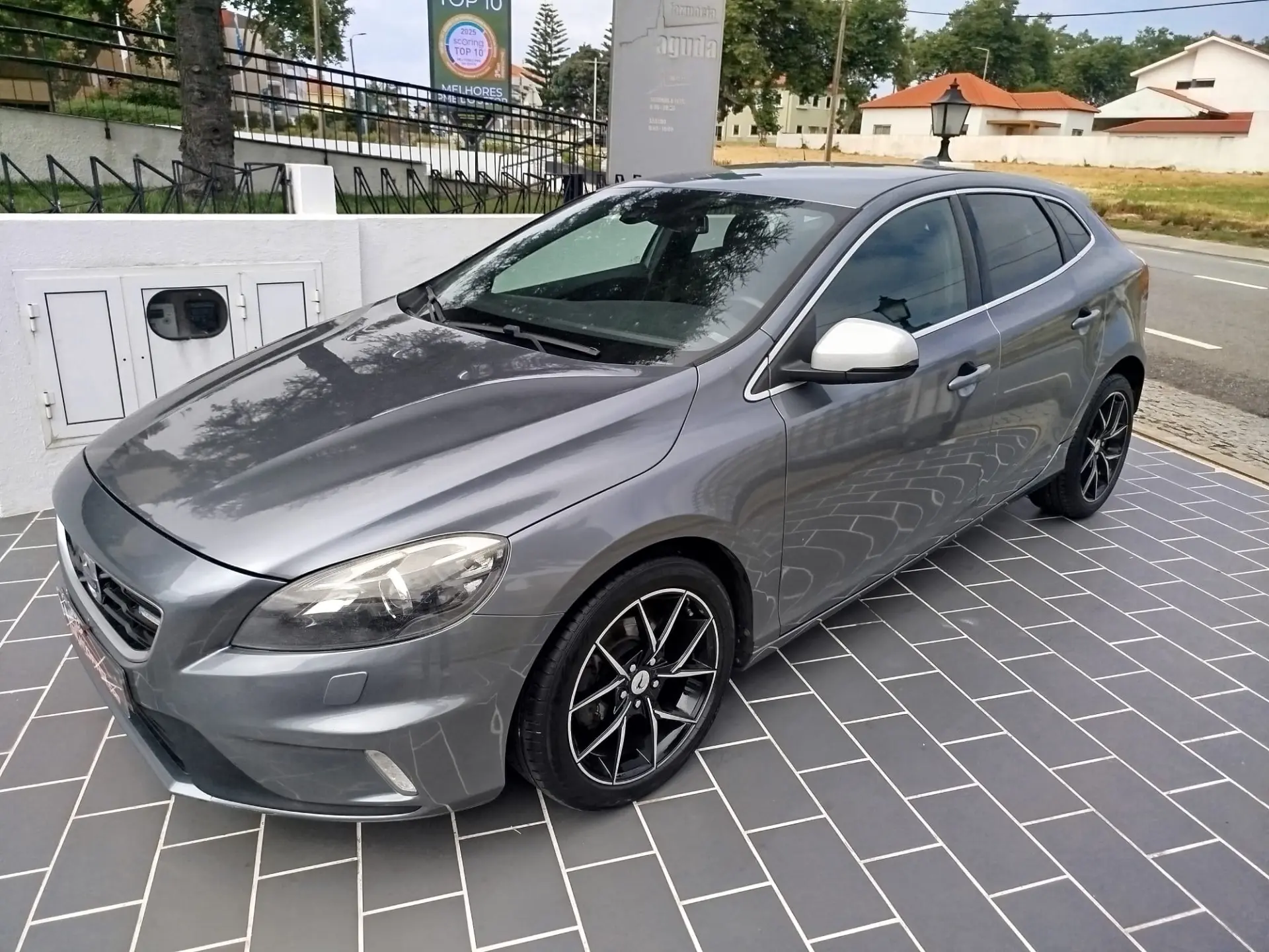 Volvo V40 2.0 D4 R-Design Summum 25