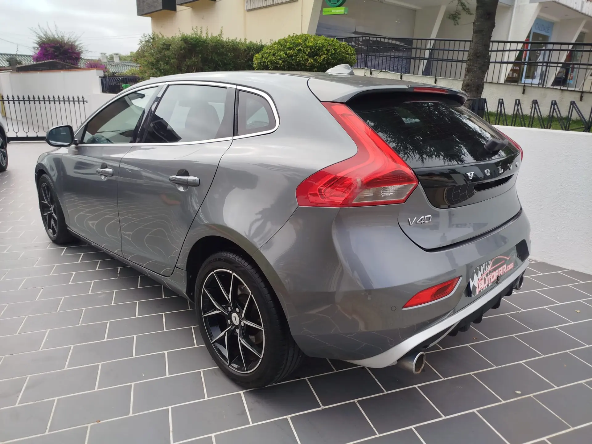 Volvo V40 2.0 D4 R-Design Summum 26