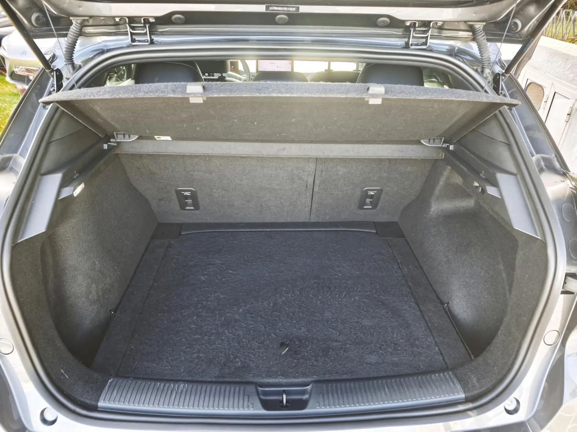 MG MG4 64 kWh Luxury 23
