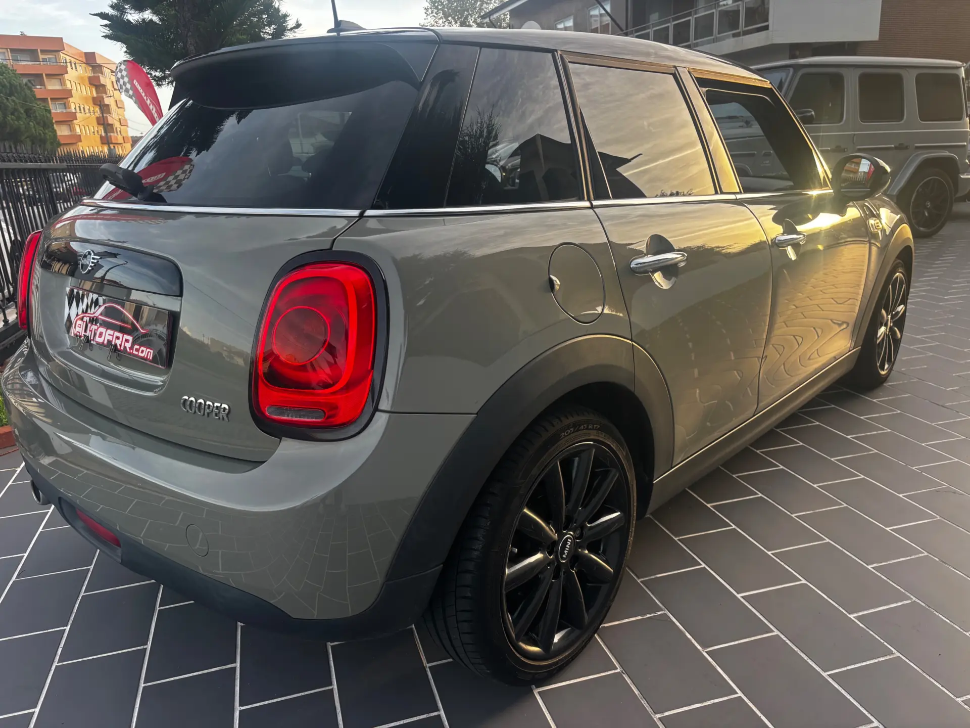 MINI 5 Portas Cooper Premium Yours Auto 30