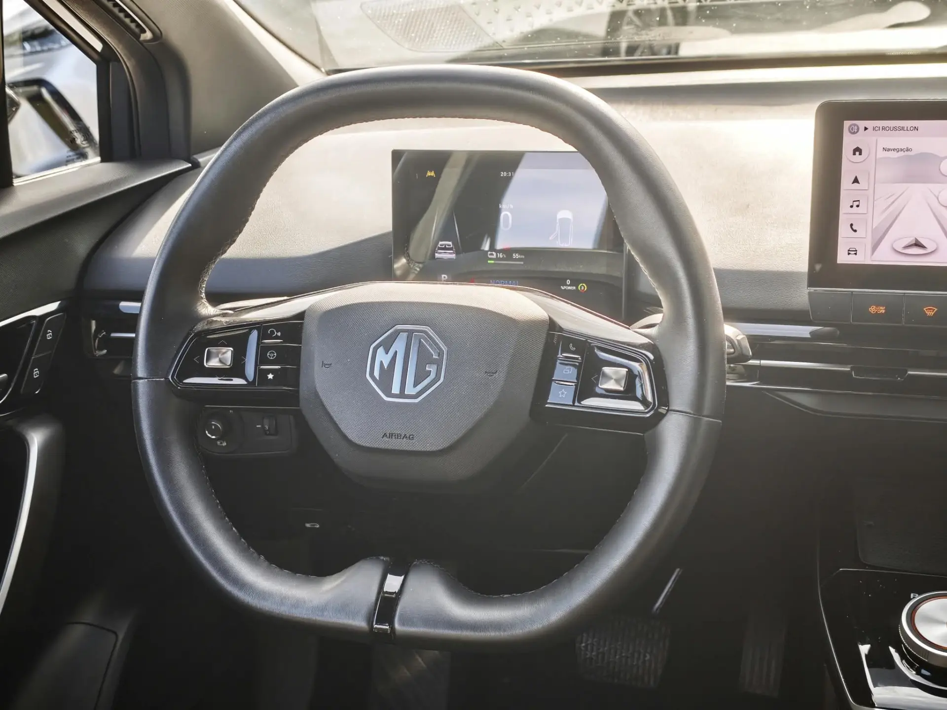 MG MG4 64 kWh Luxury 28