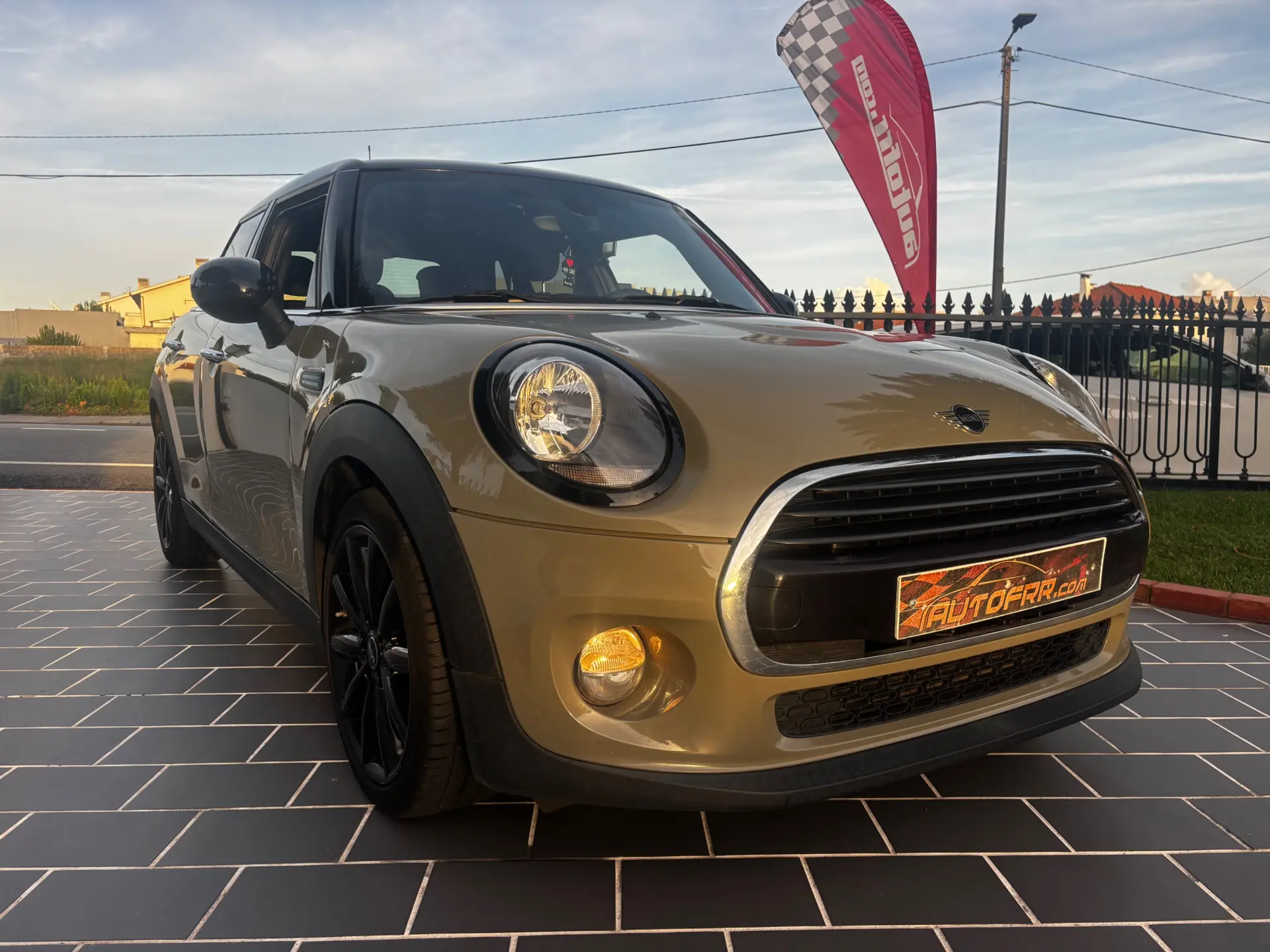 MINI 5 Portas Cooper Premium Yours Auto 21