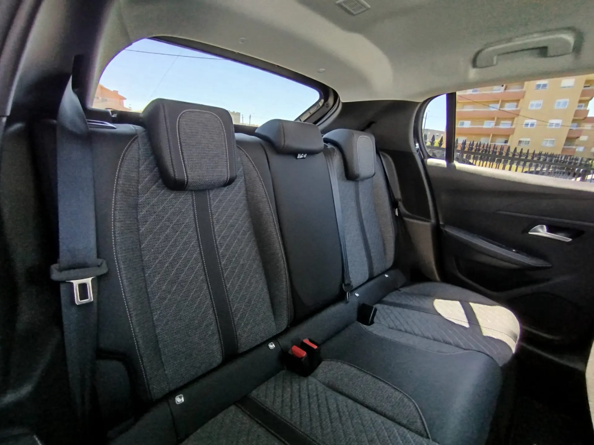 Peugeot 208 19