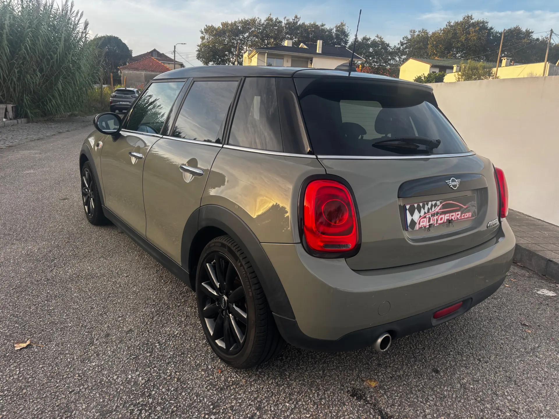 MINI 5 Portas Cooper Premium Yours Auto 10