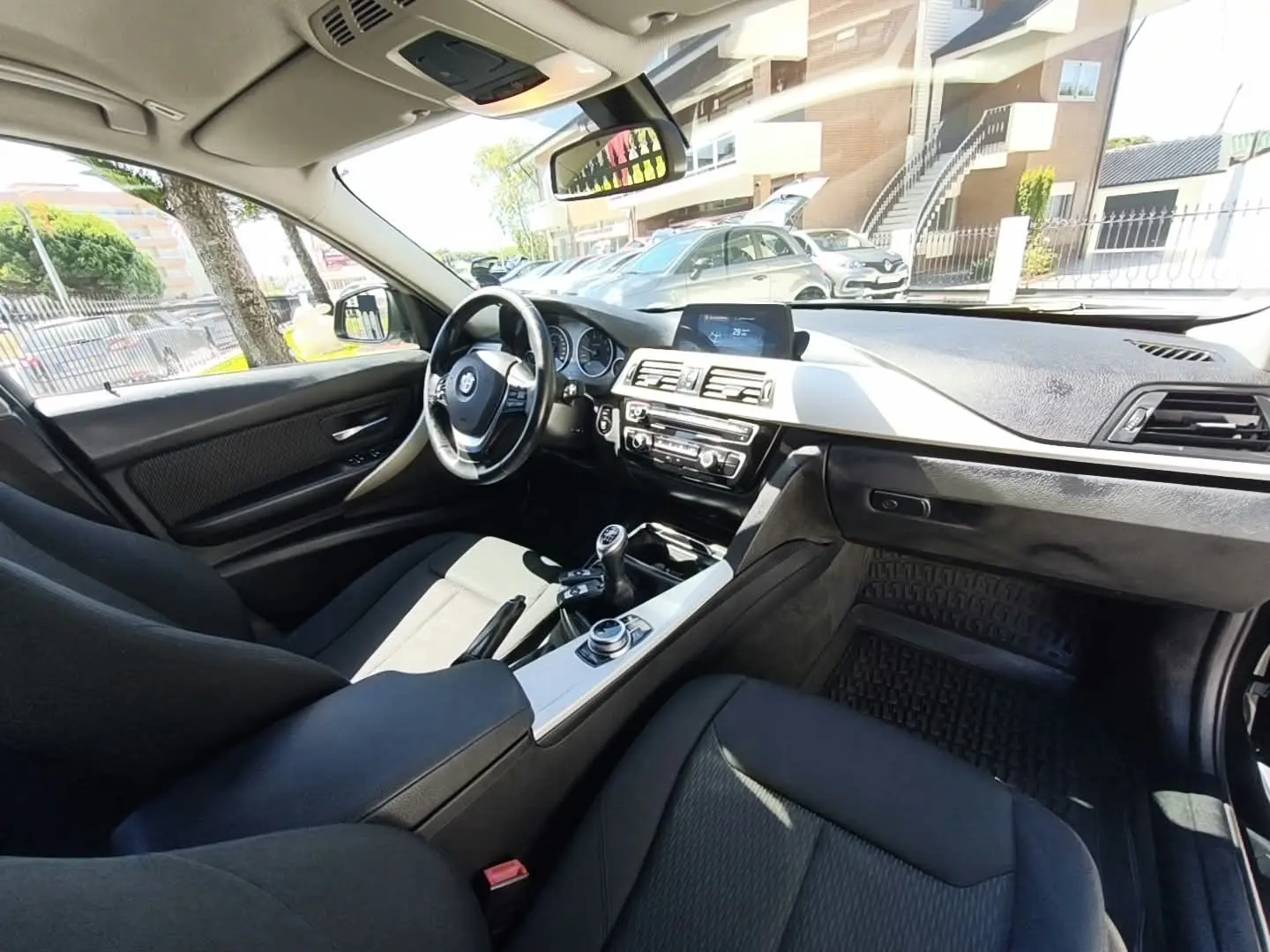BMW 318 i Sport Line 21