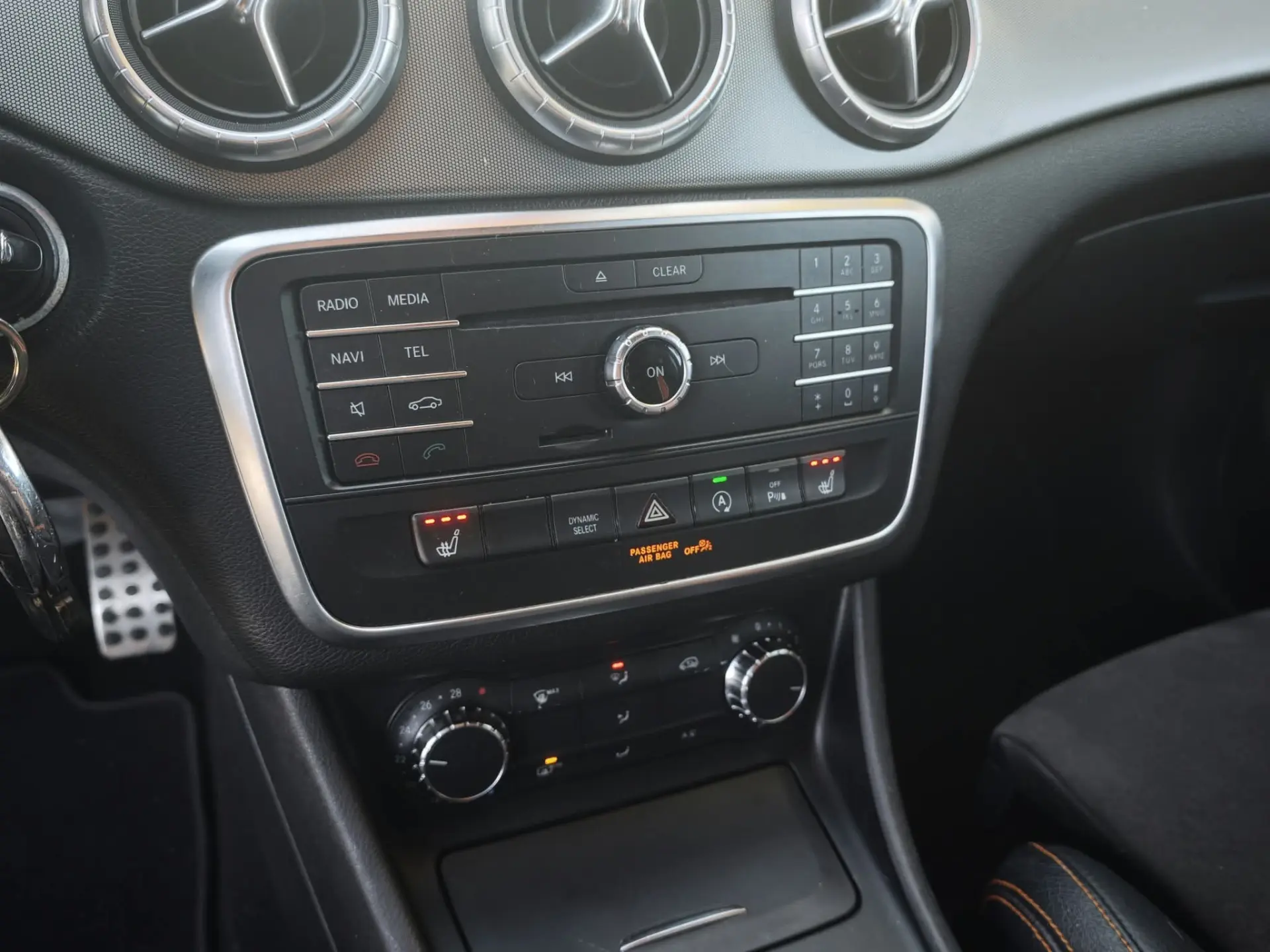 Mercedes-Benz CLA 220 (CDI) d 4Matic 7G-DCT Orange Art Edition 11