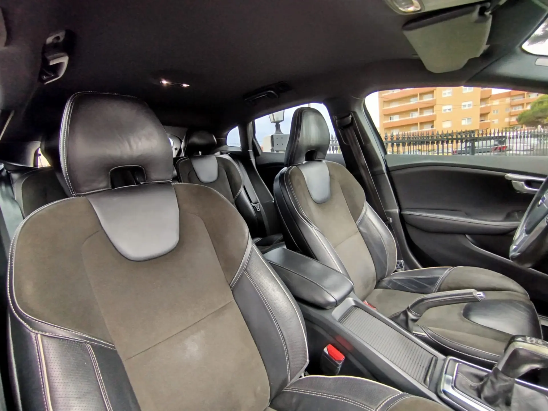 Volvo V40 2.0 D4 R-Design Summum 13