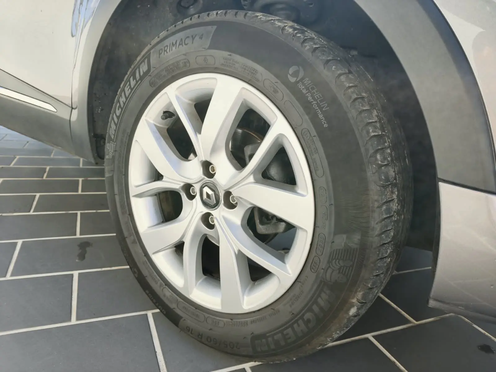 Renault Captur 1.0 TCe Exclusive 11