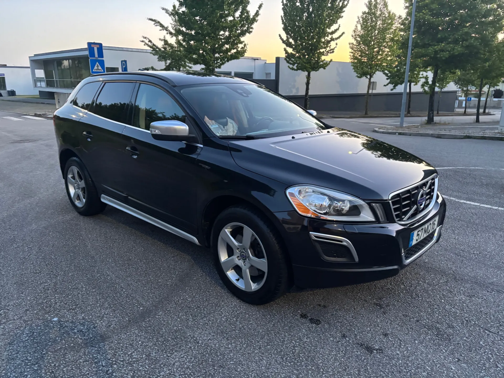 Volvo XC 60 2.4 D4 R-Design AWD 2