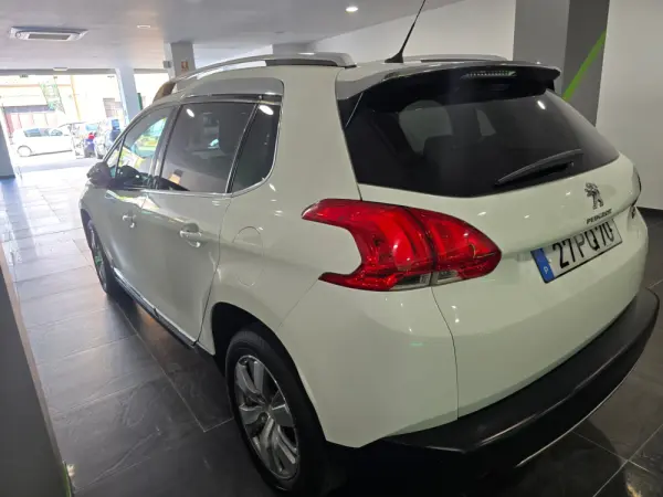 Peugeot 2008 1.2 Vti 4