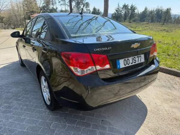 Chevrolet Cruze LS 4
