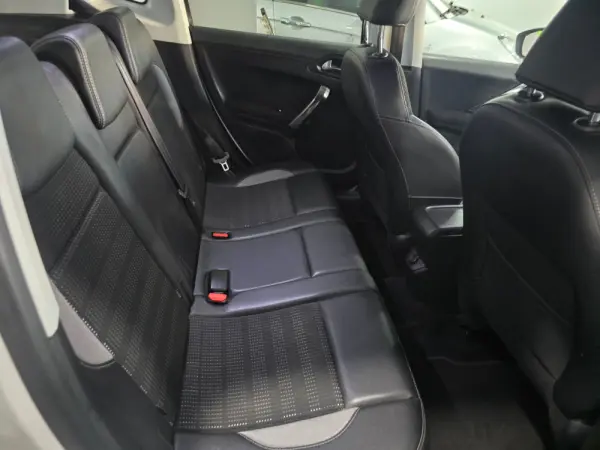 Peugeot 2008 1.2 Vti 6