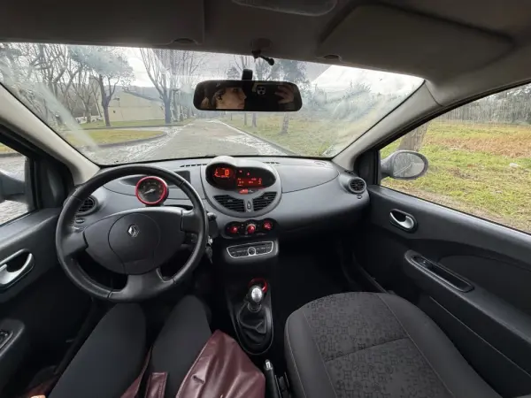 Renault Twingo Outro 7