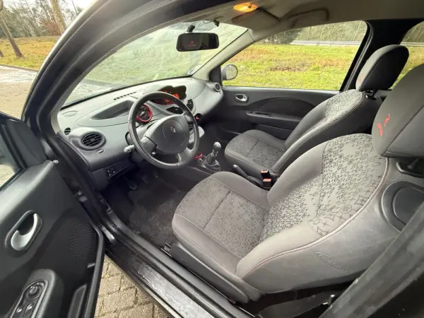 Renault Twingo Outro 6