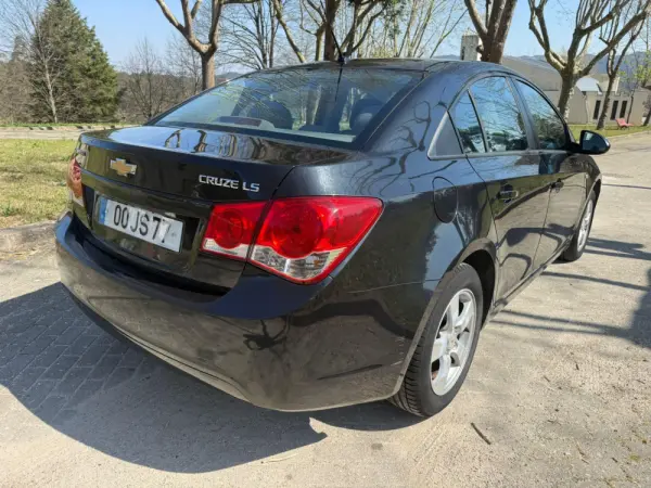 Chevrolet Cruze LS 5