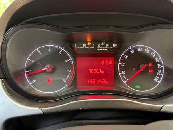 Opel Corsa Outro 8