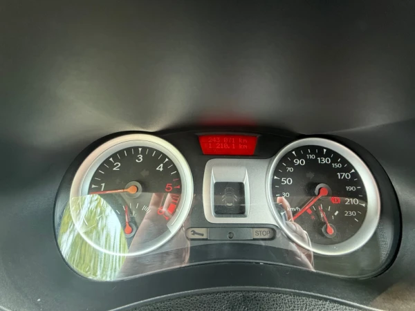 Renault Clio 1.5 dCi Confort 8