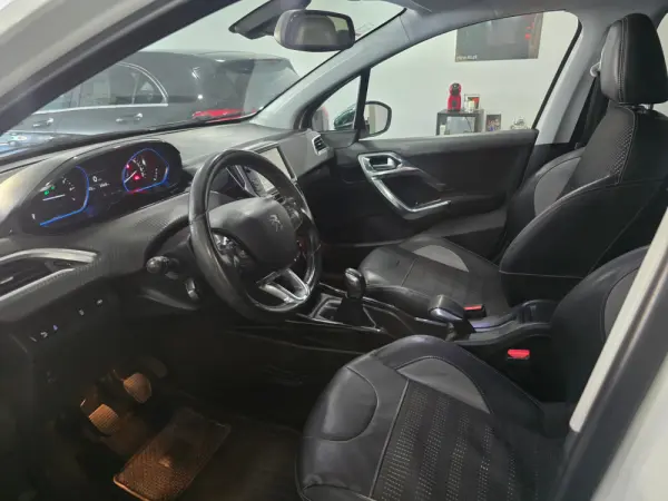 Peugeot 2008 1.2 Vti 5