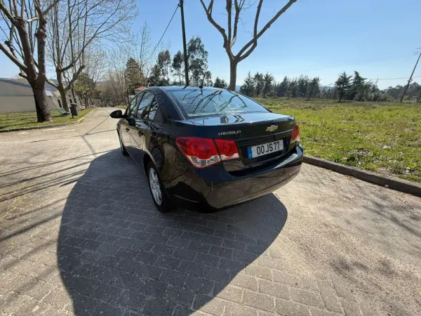Chevrolet Cruze LS 6