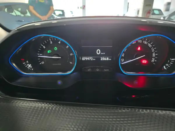Peugeot 2008 1.2 Vti 8