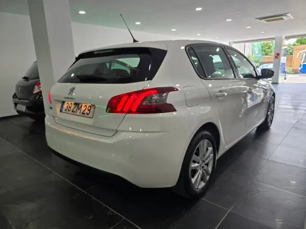 Peugeot 308 4