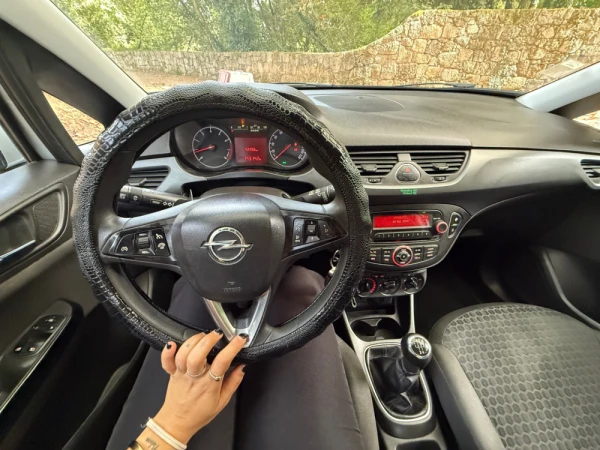 Opel Corsa Outro 7