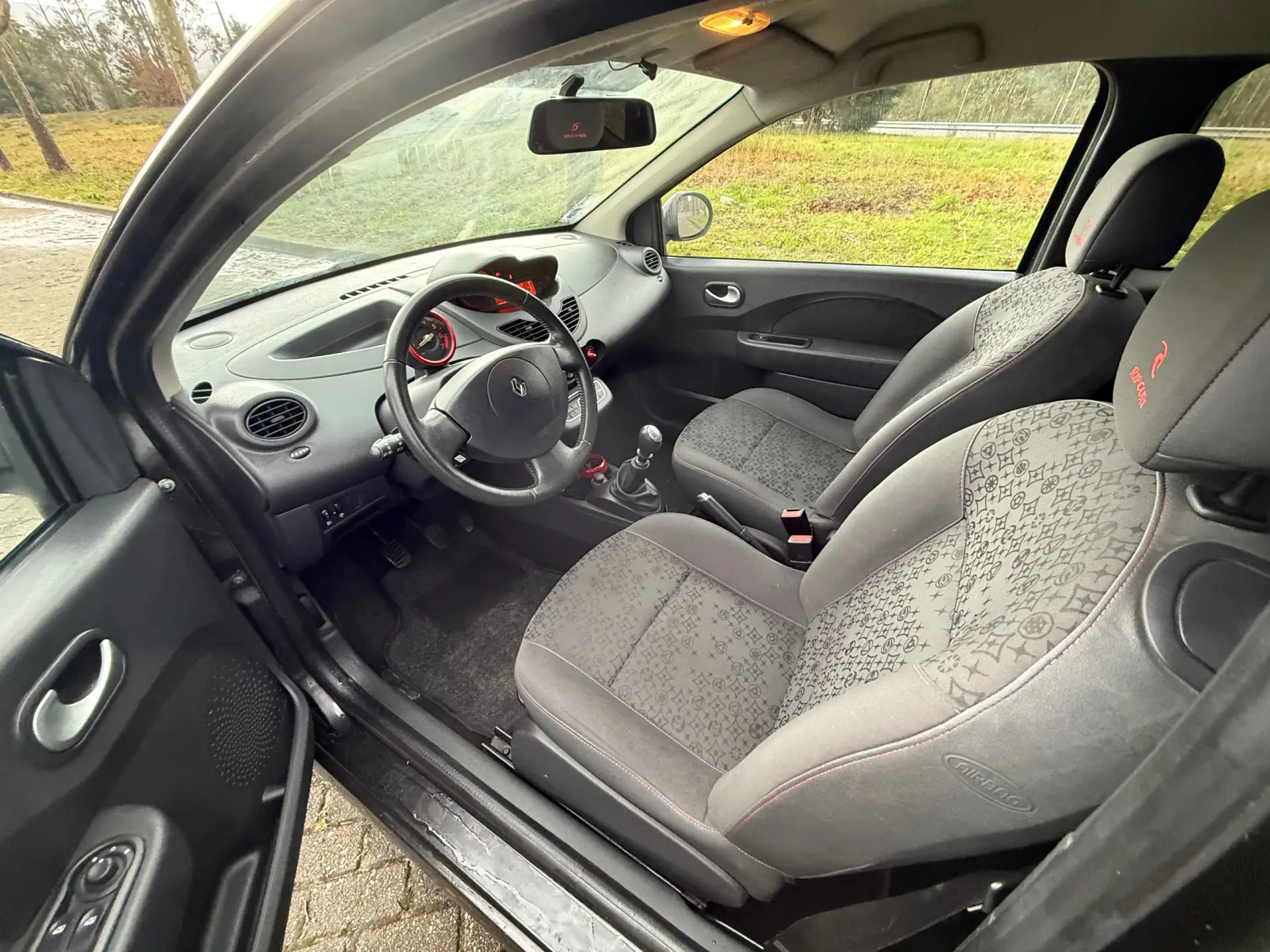 Renault Twingo Outro 6