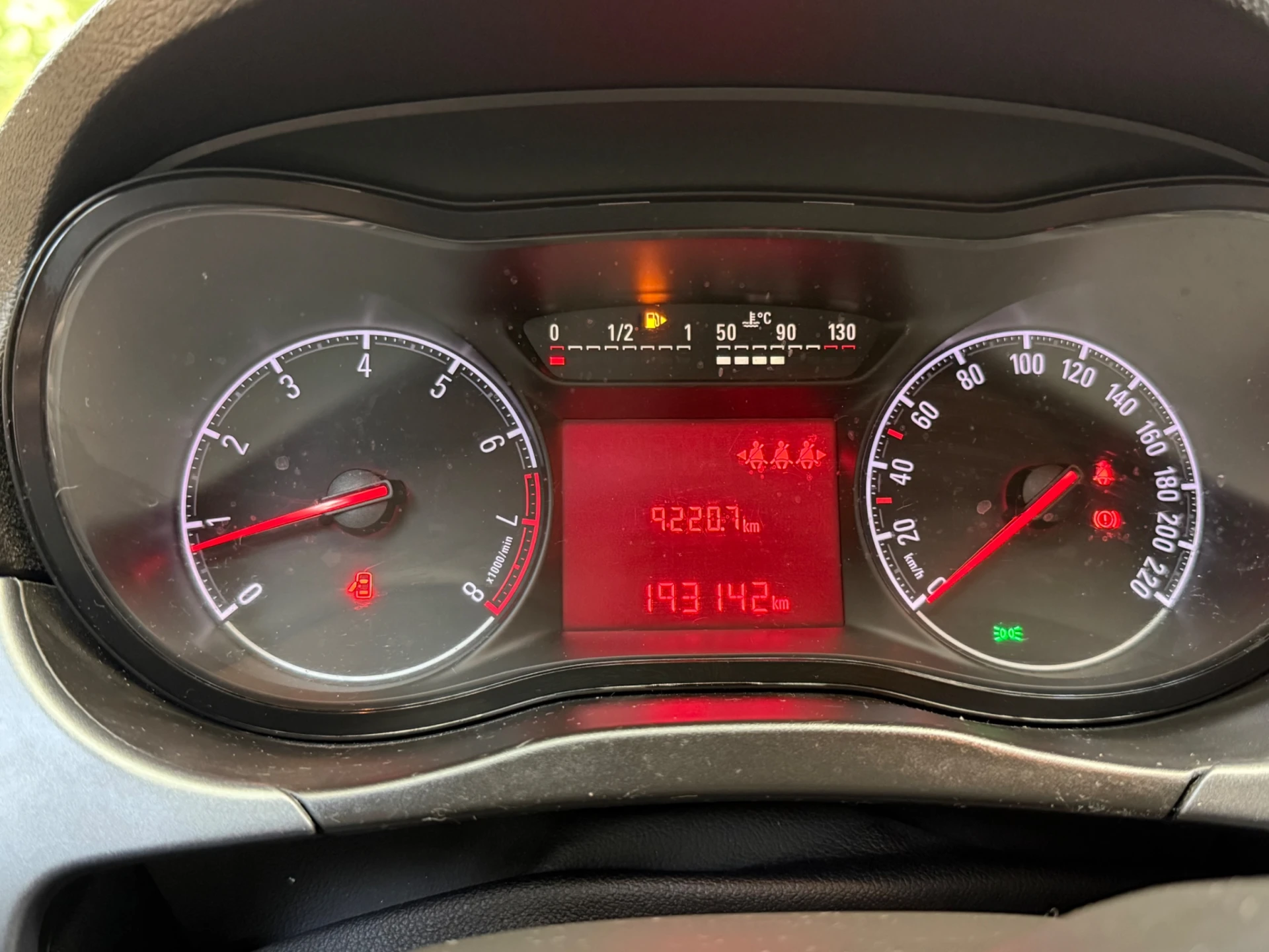 Opel Corsa Outro 8