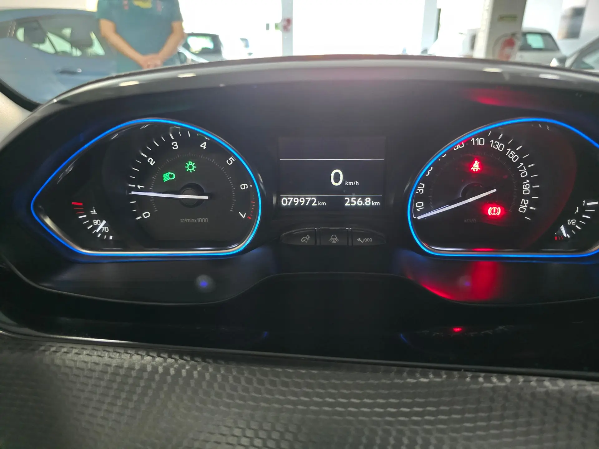 Peugeot 2008 1.2 Vti 8
