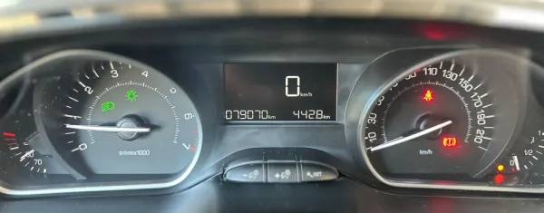 Peugeot 2008 1.2 PureTech Style 7