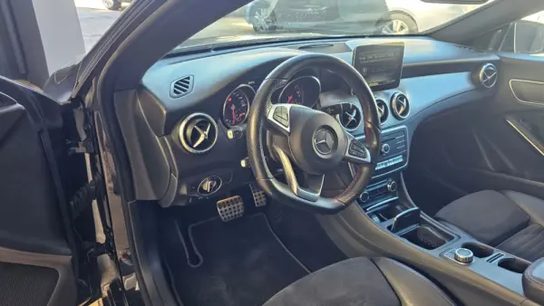 Mercedes-Benz CLA 180 d 7G-DCT AMG Line 6