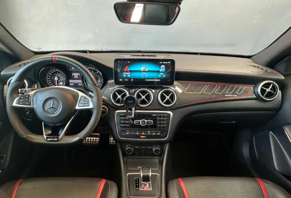 Mercedes-Benz GLA 45 AMG 4-Matic 21