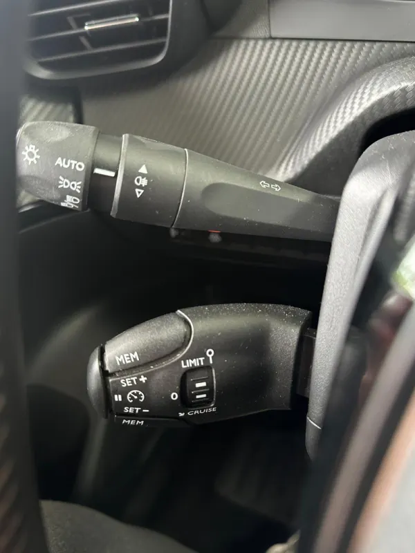 Peugeot 2008 1.2 PureTech Allure 6