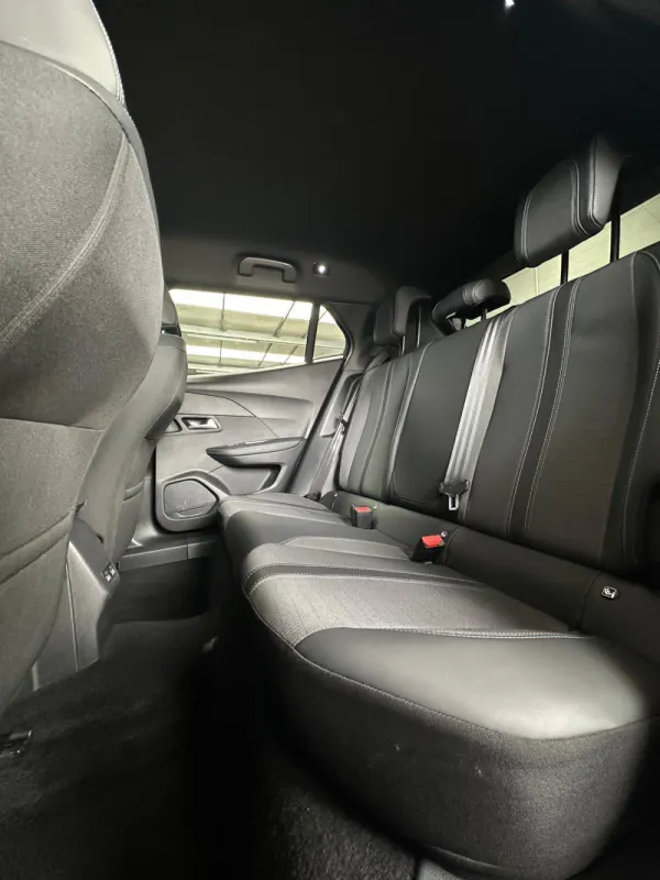 Peugeot 2008 1.2 PureTech Allure 21