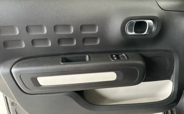 Citroën C3 1.2 PureTech C-Series 21