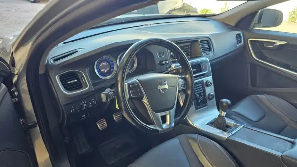Volvo V60 1.6 D2 R-Design 6