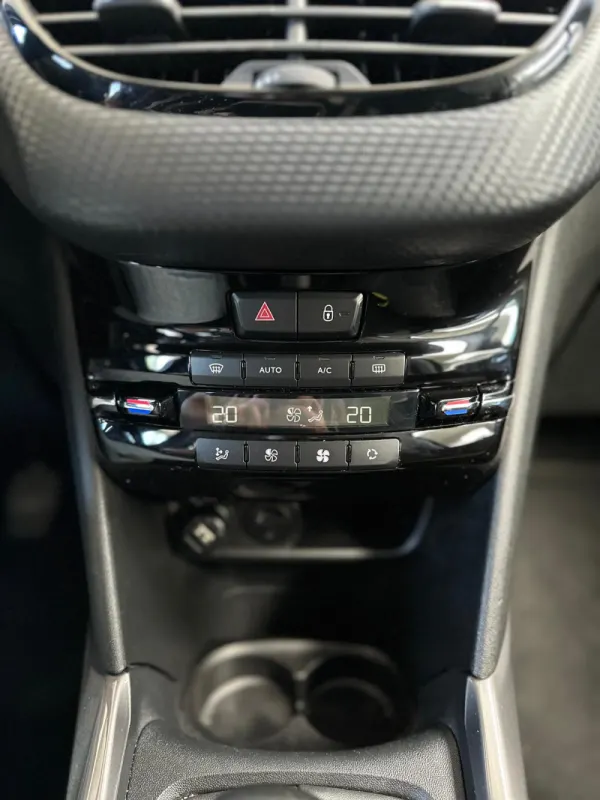 Peugeot 2008 1.2 PureTech Style 12