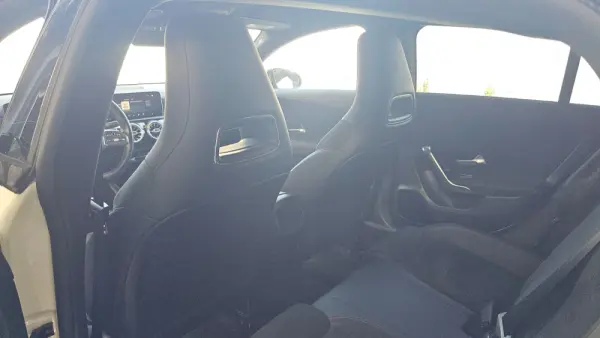 Mercedes-Benz CLA 180 d 7G-DCT AMG Line 10