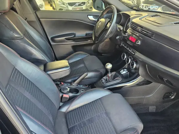 Alfa Romeo Giulietta 1.6 JTDM Exclusive 8