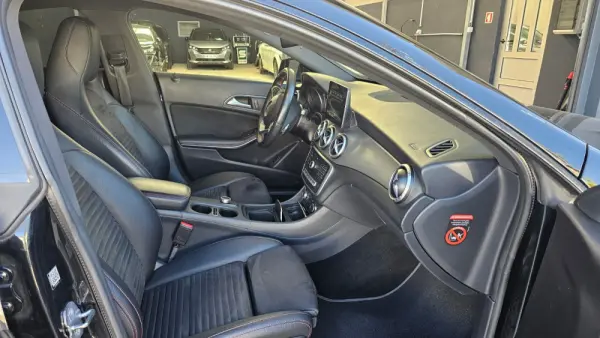 Mercedes-Benz CLA 180 d 7G-DCT AMG Line 7