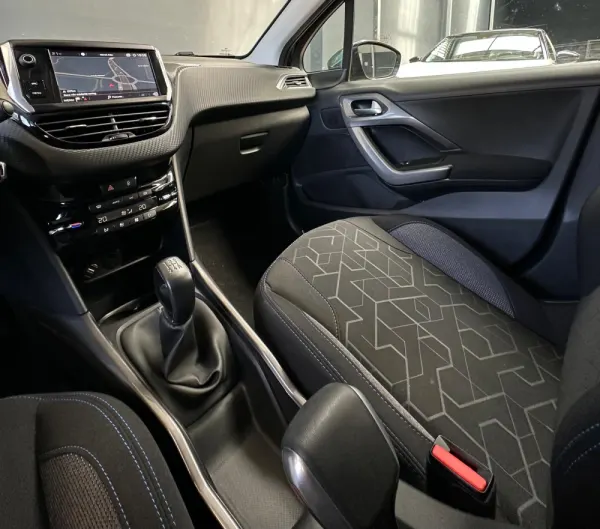 Peugeot 2008 1.2 PureTech Style 16